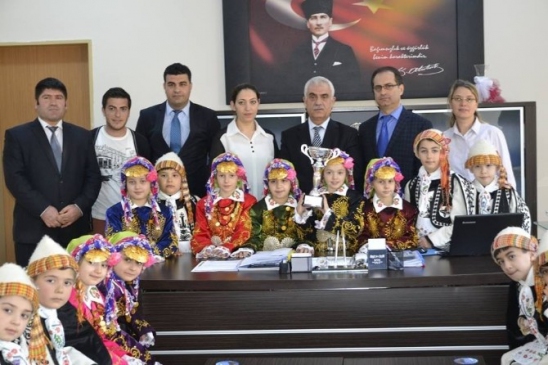 Halk Oyunları Şampiyonları Kapaklı İlçe Milli Eğitim Müdürü'nü Ziyaret Etti