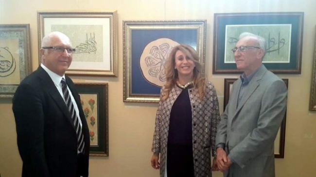 Özen Burcu Yüceşen'den “Yolun Yarısı” Ebru Sergisi