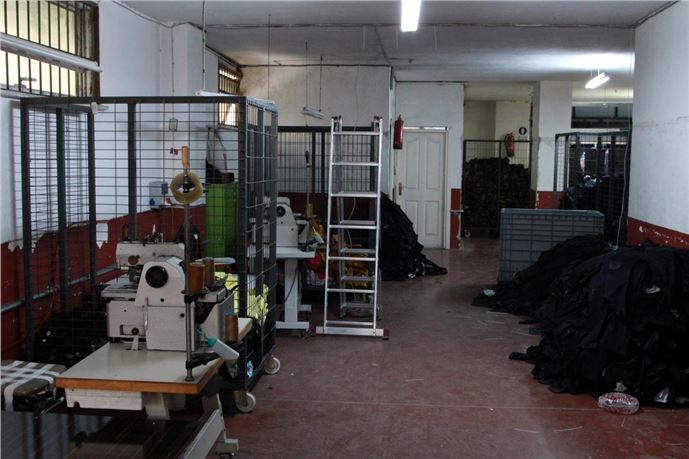 Hırsızlar 8 saatte fabrikayı boşalttı