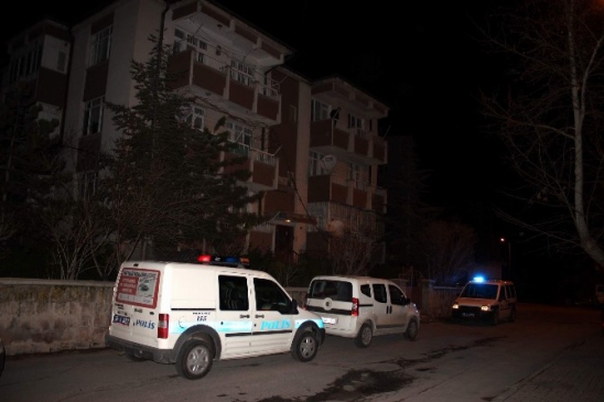 Bunalıma Giren Genç Kız Kendini Astı