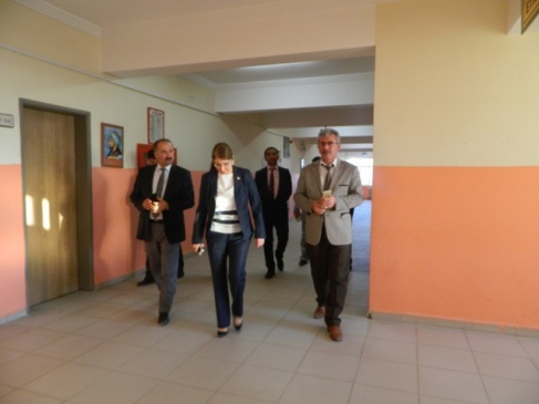 Elbeyli İmkb Çok Programlı Lisesi Kütüphanesi Yenilendi