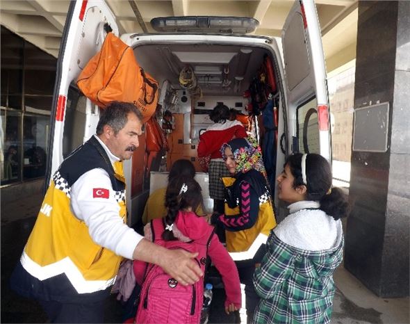 Boya Ve Tiner Kokusundan Etkilenen 9 Öğrenci Hastaneye Kaldırıldı