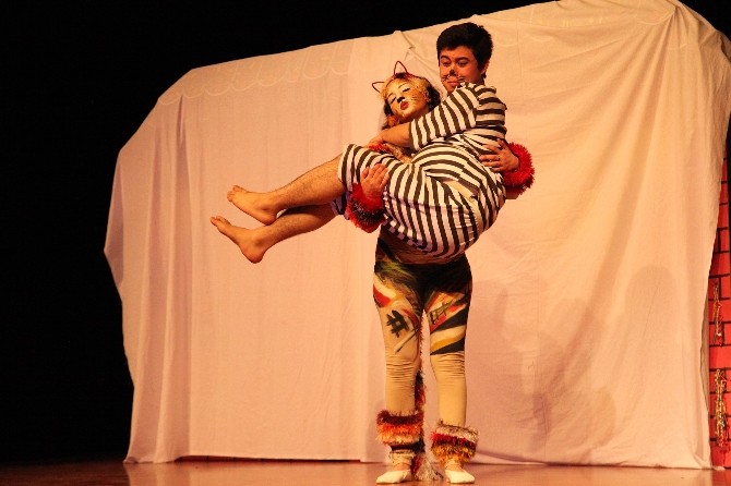 Hansel Ve Gratel Çocuklarla Buluştu