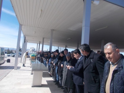 Genç Muhtar Kalbine Yenik DÜştü