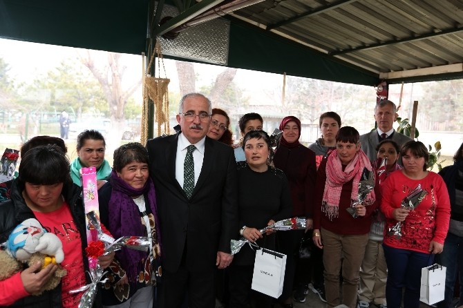 Vali Tuna Ve Eşi Pervin Tuna'dan Anlamlı Ziyaret