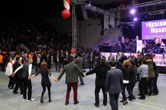 Mustafa Ceceli Bursa'da Coştu Coşturdu