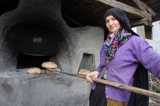 (Özel Haber) Bu Köyün Kadınları Ekmekten Para Kazanıyor