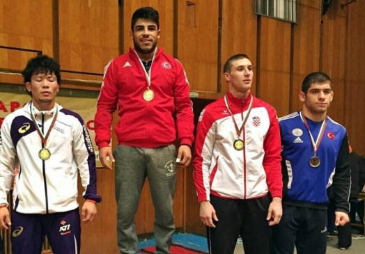 Milli Güreşçiler Bulgaristan'ı Fethetti