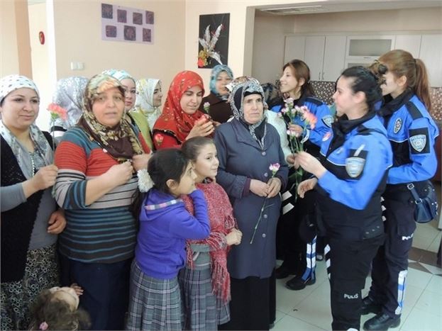 Emniyet Müdürlüğü Umut Anne Evi'ni Ziyaret Etti