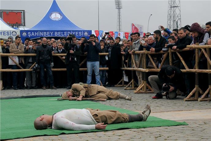 ''Çanakkale Destanı'' Gaziantep'te sahnelendi