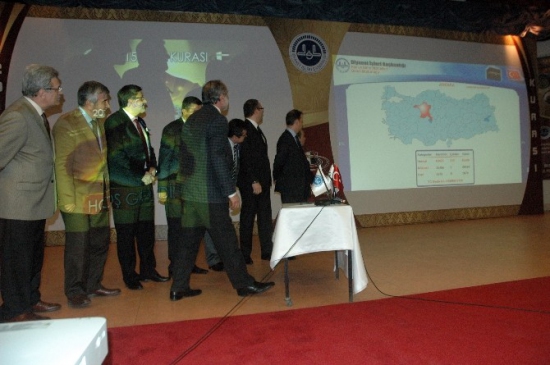 Hacı Adayları Kuraların Çekilmesini Heyecanla Bekledi