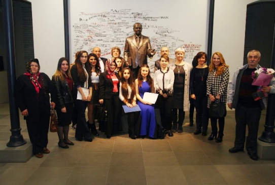 “Fabrika Kız”Ları Objektiflerini Hayata Çevirdi Ünlü İsimler Kareleri Dile Getirdi