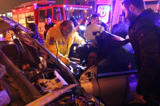 Bariyer Otomobile Ok Gibi Saplandı 1 Yaralı