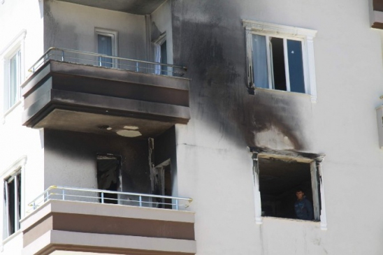 Gaziantep Oğuzeli'nde Öğrenci Evinde Meydana Gelen Patlamada 3 Kişi Yaralandı