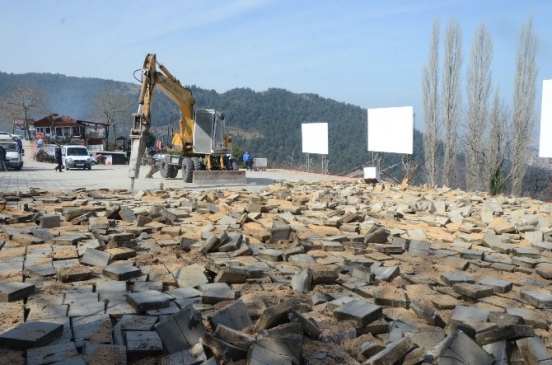Osmangazi Belediyesi Uludağ'daki Kaçak Çay Bahçelerini Yıktı