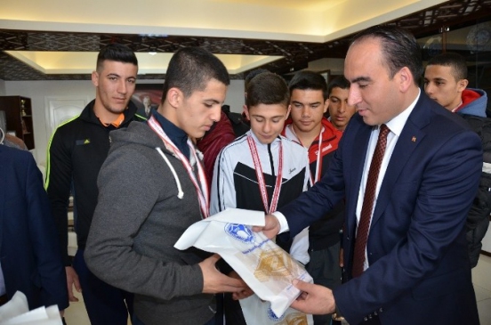 Battalgazi'de Güreş Takımı, Türkiye Şampiyonası'na Hazırlanıyor