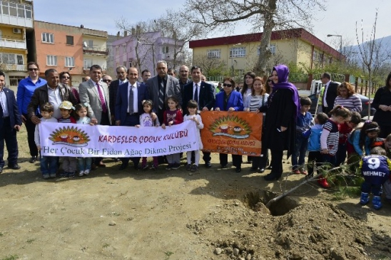 Bursa Yıldırım'da Orman Haftası Kapsamında Fidan Dikimi Yapıldı
