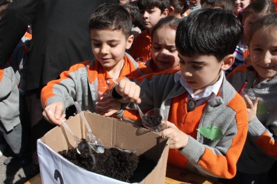 Ünye'de İnönü İlkokulu Öğrencileri Tohum Dikimi Etkinliği Düzenledi