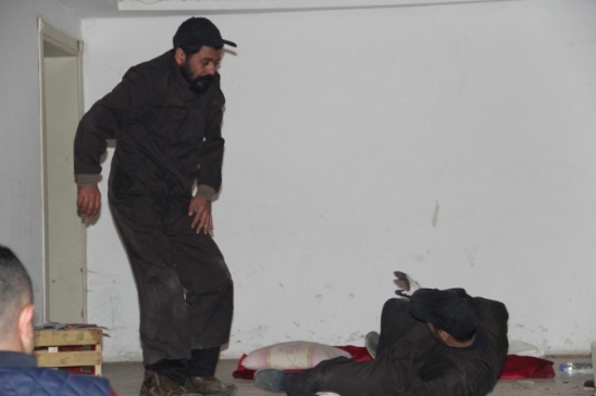 Van Başkale'de Sahnelenen Duvar Tiyatro Oyunu Büyük İlgi Gördü