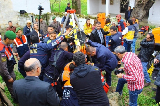 Aydın Germencik'te Tarihi Kuyuda Mahsur Kalan Şahıs Kurtarıldı
