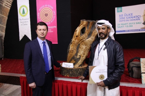 Odunpazarı'nda Sanatçı Elamir Mohamed, AK Parti Rozetini Görünce Rabia İşareti Yaptı