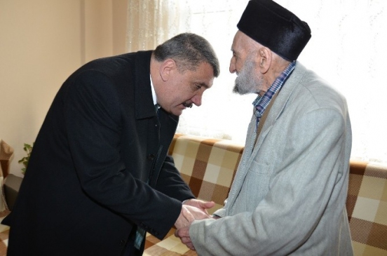 Battalgazi'de Başkan Gürkan, Asırlık Dede Veysel Tomo'yu Ziyaret Etti