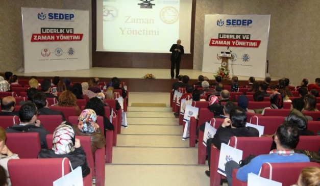 Selçuklu'da Zaman Yönetimi ve Liderlik Semineri Düzenlendi