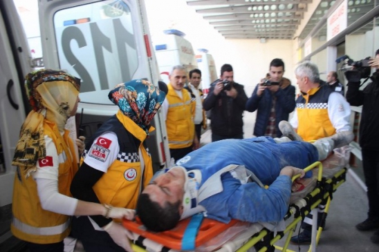 Kayseri Melikgazi'de Kanal Kazısı Sırasında Göçük Altında Kalan İşçi Yaralandı