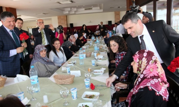 Gaziantep'te Yaşlılar Haftası Kapsamında Eğlenceli Etkinlikler Düzenlendi