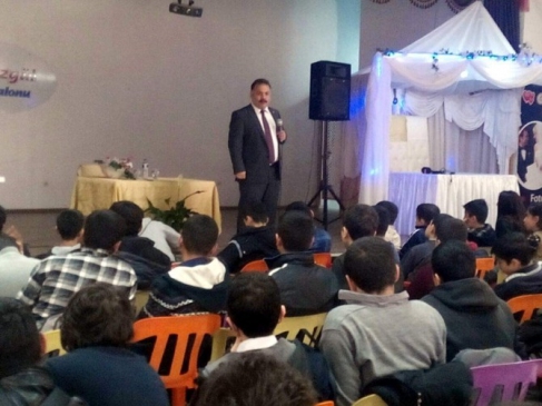 Erdemli'de Şehit Cem Özgül Ortaokulu'nda Kariyer Günleri Düzenlendi