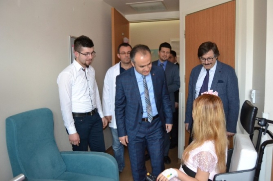 İnegöl'de Nevin Anne'ye İlk Ziyaret Belediye Başkanı Alinur Aktaş'tan Geldi