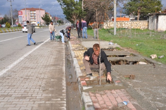 Adıyaman Gölbaşı'nda Devam Eden Peyzaj Çalışmalarıyla Yeşil Alanlar Artıyor