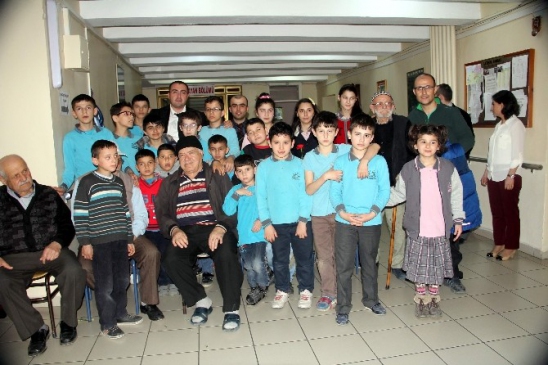 Kastamonu'da Engelli Öğrenciler Huzurevi Sakinlerini Ziyaret Etti