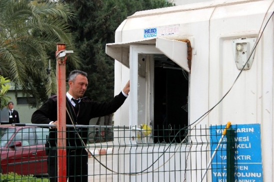 Akdeniz Üniversitesi'nde İki Öğrenci Grubu Arasında Kavga Çıktı, Polis Müdahale Etti