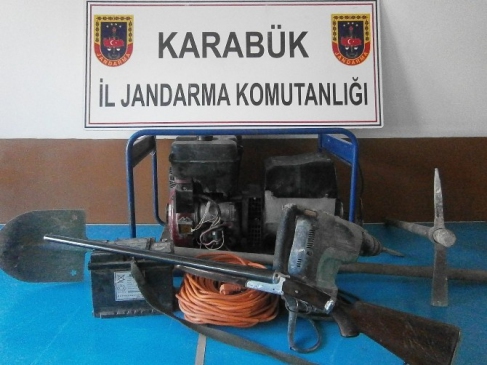 Karabük Eflani'de Kaçak Kazı Yapan İki Şahıs Suçüstü Yakalandı