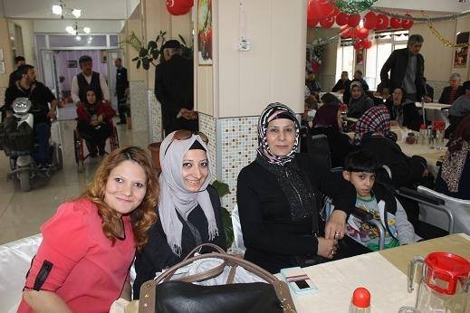 Afyonkarahisar'da Sakatlar Derneği, Huzurevi Sakinlerine Moral Verdi