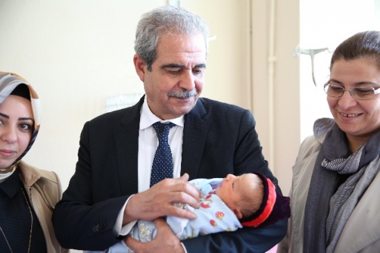 Şanlıurfa Haliliye'de Doğan Bebeklere Hediye Seti Verildi