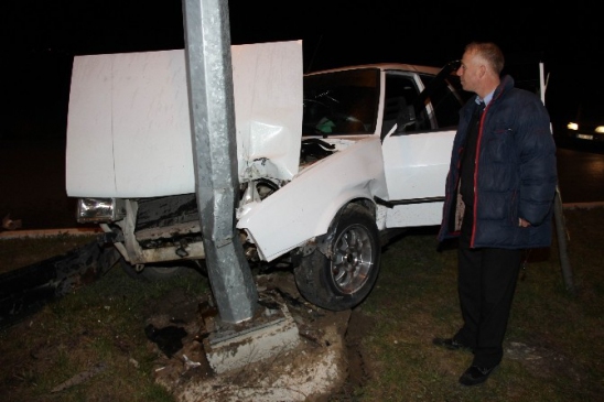 Samsun İlkadım'da Otomobilin Direğe Çarpması Sonucu 2 Yaralı
