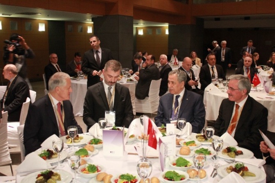 Bülent Arınç, Başkanlık Sisteminin Alaturka Değil Alafranga Olması Gerektiğini Vurguladı