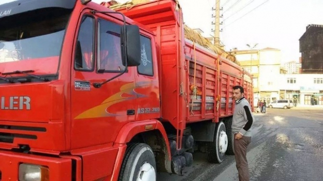 Zonguldak Alaplı'da Tomruk Yüklü Kamyonun Devrilmesi Sonucu 1 Kişi Hayatını Kaybetti, 3 Yaralı