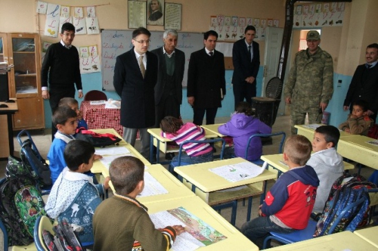 Sincik'te Kaymakam Tunahan Efendioğlu Çamdere Köyü'nde İncelemelerde Bulundu
