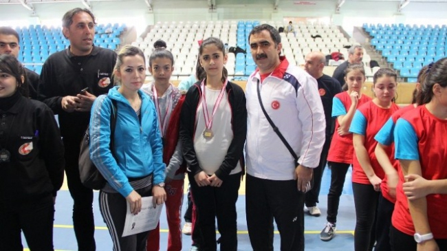 Erzincan'da Badminton Grup Müsabakaları Başarıyla Sonuçlandı
