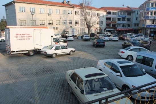 Süleymanpaşa'da Tarihi Bedesten Alanı Otopark Olarak Kullanılmaya Devam Ediyor