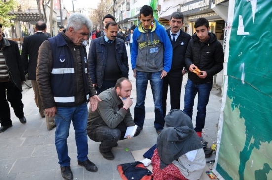 Siirt Merkez'de Dilencilik Yapan Sığınmacılar AFAD Kamplarına Gönderilecek
