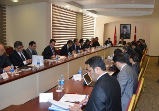 Antalya'da Vali Türker, 25. Dönem Milletvekili Seçimi için Güvenlik Toplantısı Düzenledi