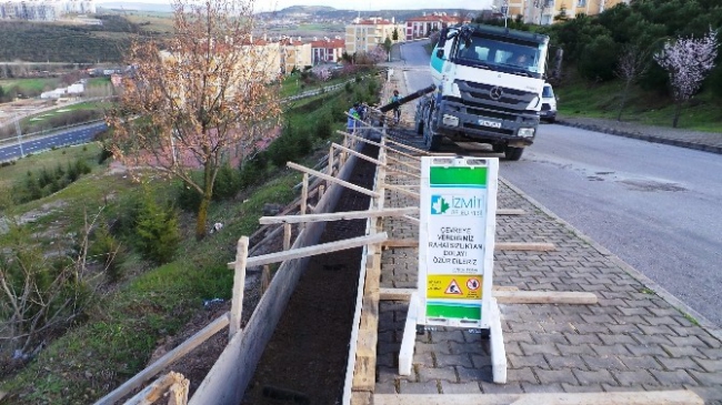 İzmit Tepeköy Mahallesi'nde Gerçekleşen Tamirat Çalışmasında Kaldırımlar Onarıldı