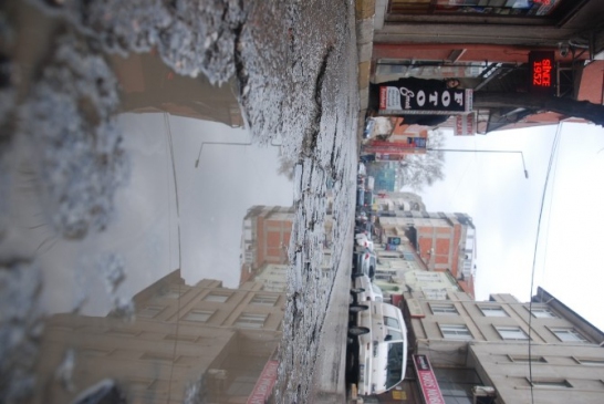 Balıkesir Edremit'te Yağışlı Havalarda Çile Yolu Haline Gelen Cadde