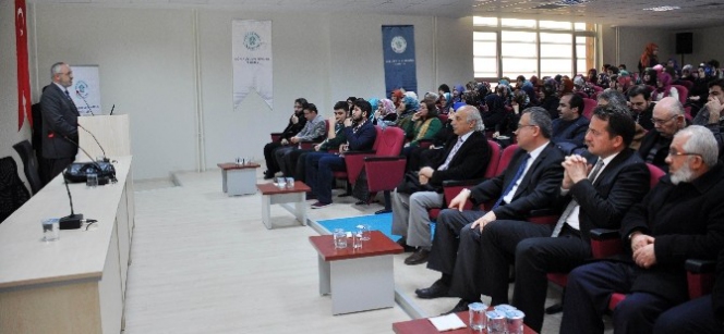 Konya'da Necmettin Erbakan Üniversitesi'nde Kur’an’a Dair Konferans Gerçekleştirildi
