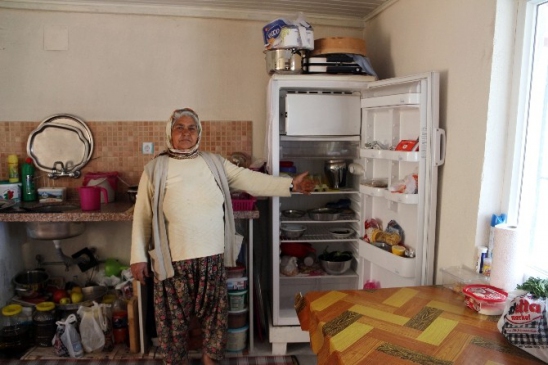 Mersin Mut'ta Elektrik Bağlantısı İçin Yardım Bekleyen Hürü Nine'nin Hikayesi