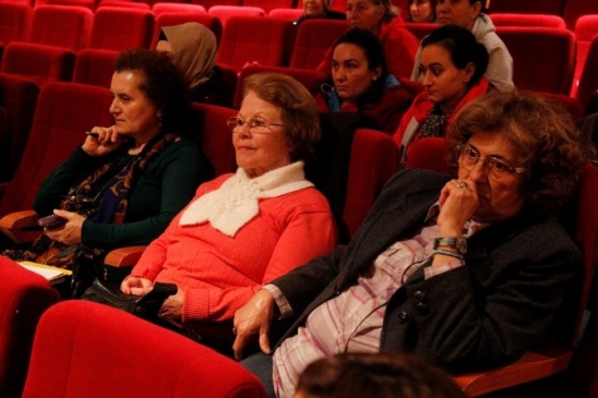 Buca'da Seda Diker, Okurlarıyla Buluştu ve Kitabını İmzaladı